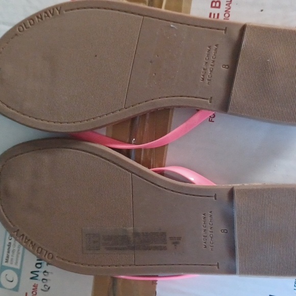 2 pair of sandals - Picture 2 of 4